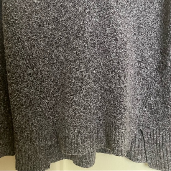 Susina Cozy Portrait V-Neck Sweater - Picture 9 of 12